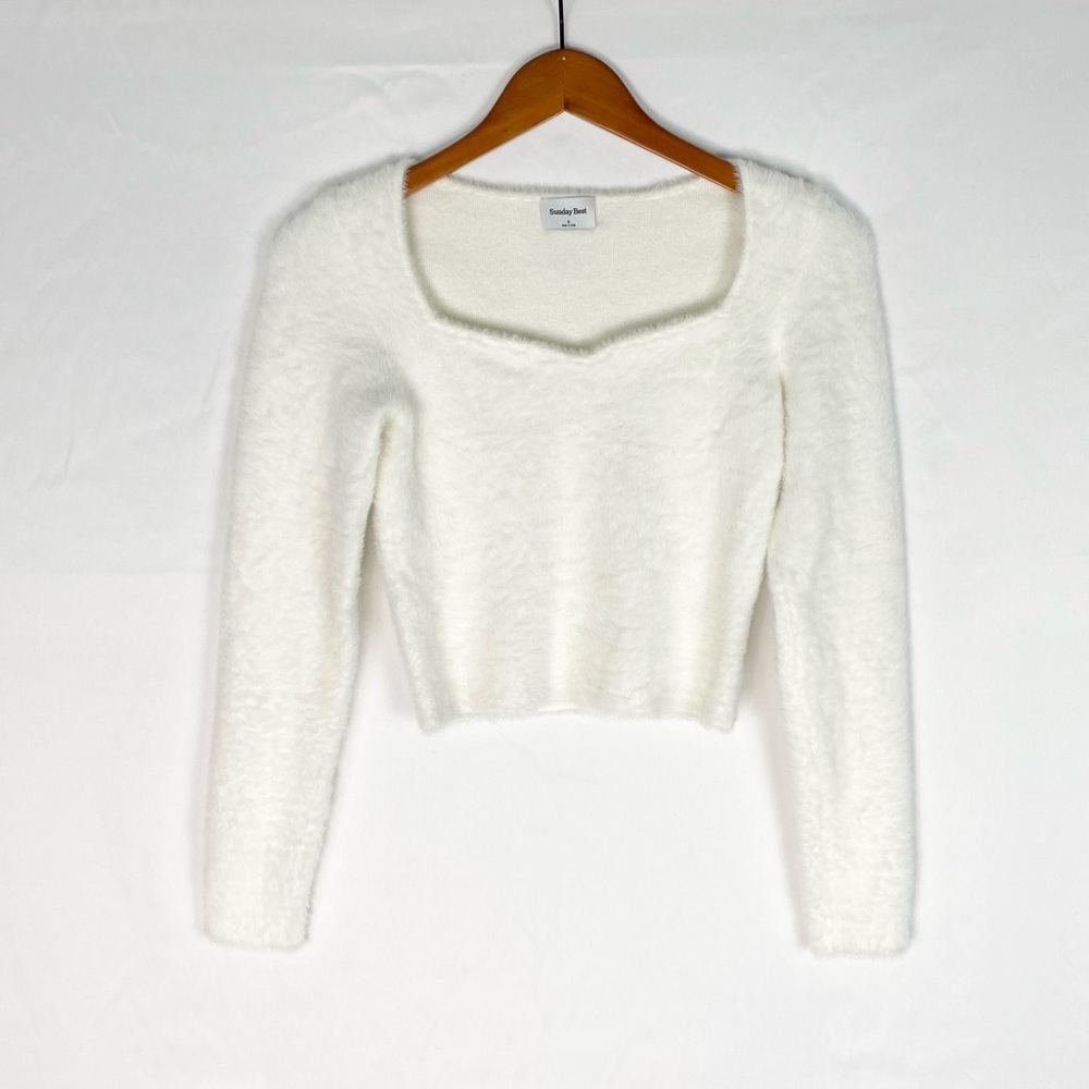 Sunday‎ Best Elsie Sweater Sweetheart Neckline Fuzzy Knit Size Small